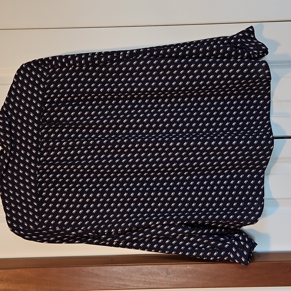 LOFT Navy and White Patterned Button Down Blouse Size LP - Picture 3 of 6